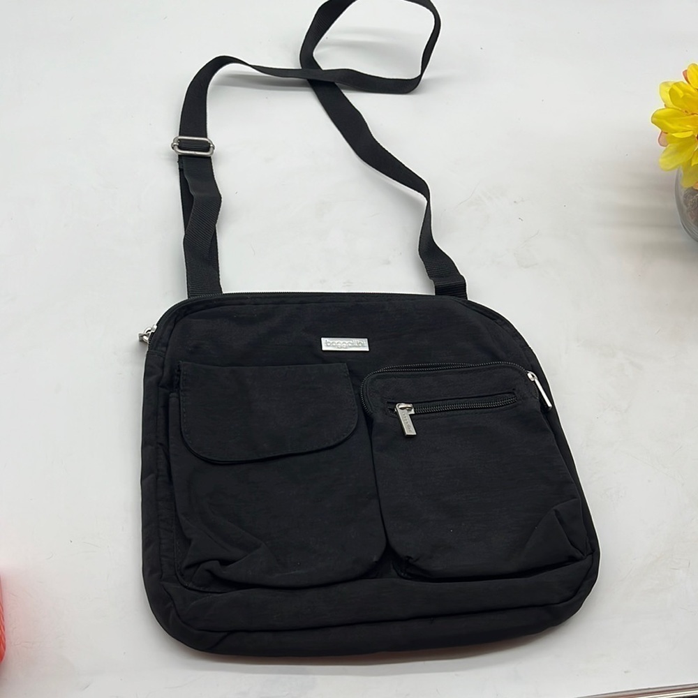 Baggallini Black Nylon Crossbody Bag. BP2010D